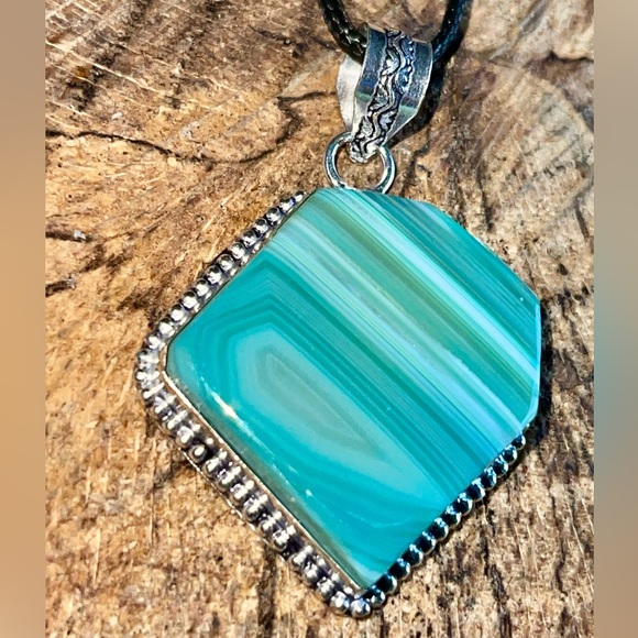 Green Dragon Vein Agate Pendant 2 1/2” - Picture 3 of 7